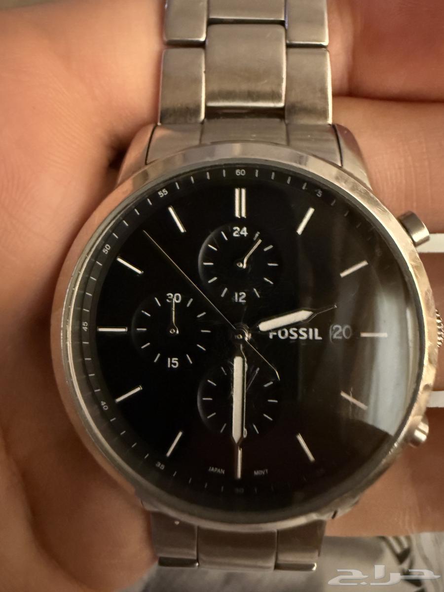 Fossil watch, steel, worth 800 riyals64548182689283110
