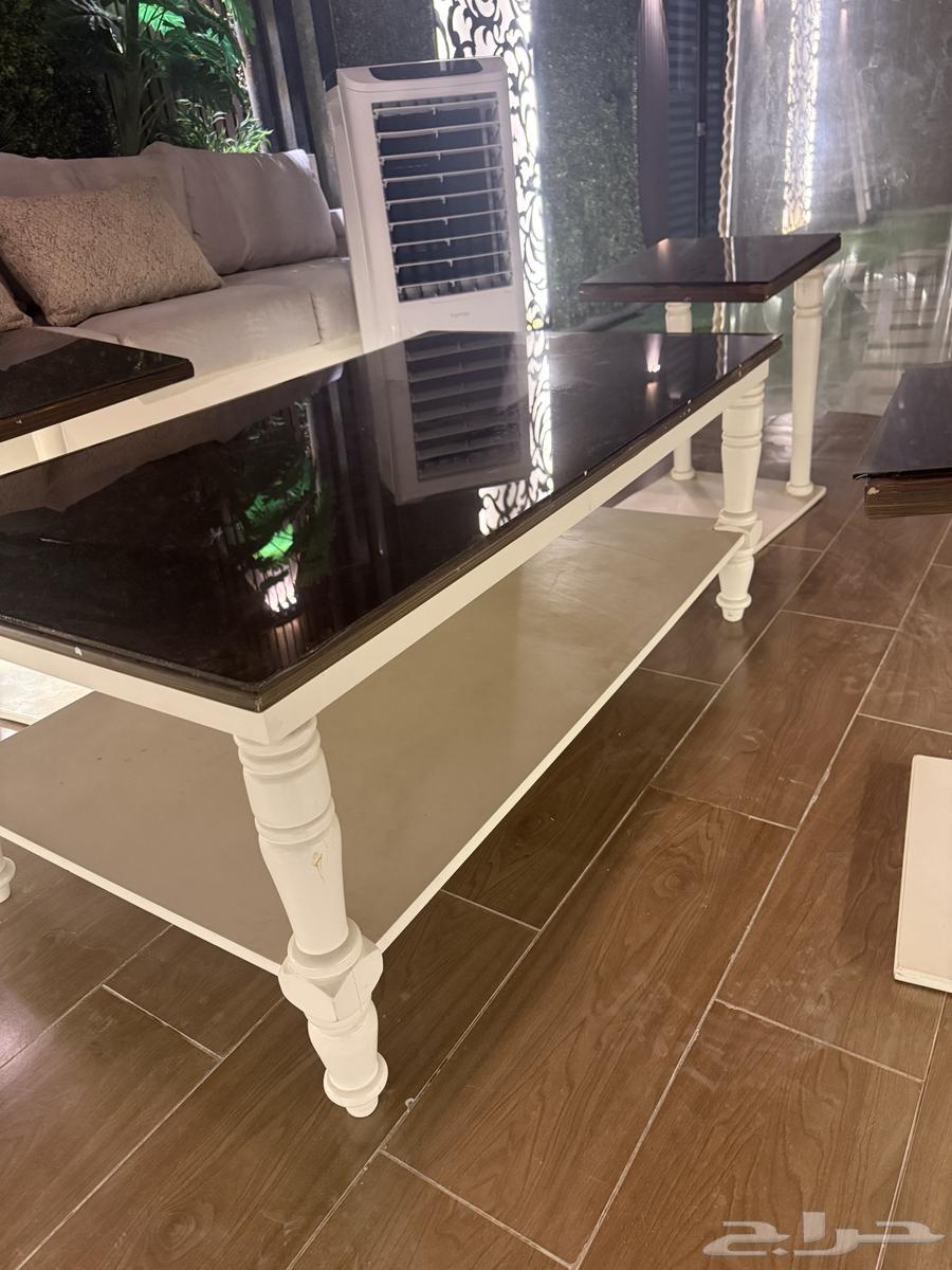 طقم طاولات خشب بني محروق بزجاج64552561989379114