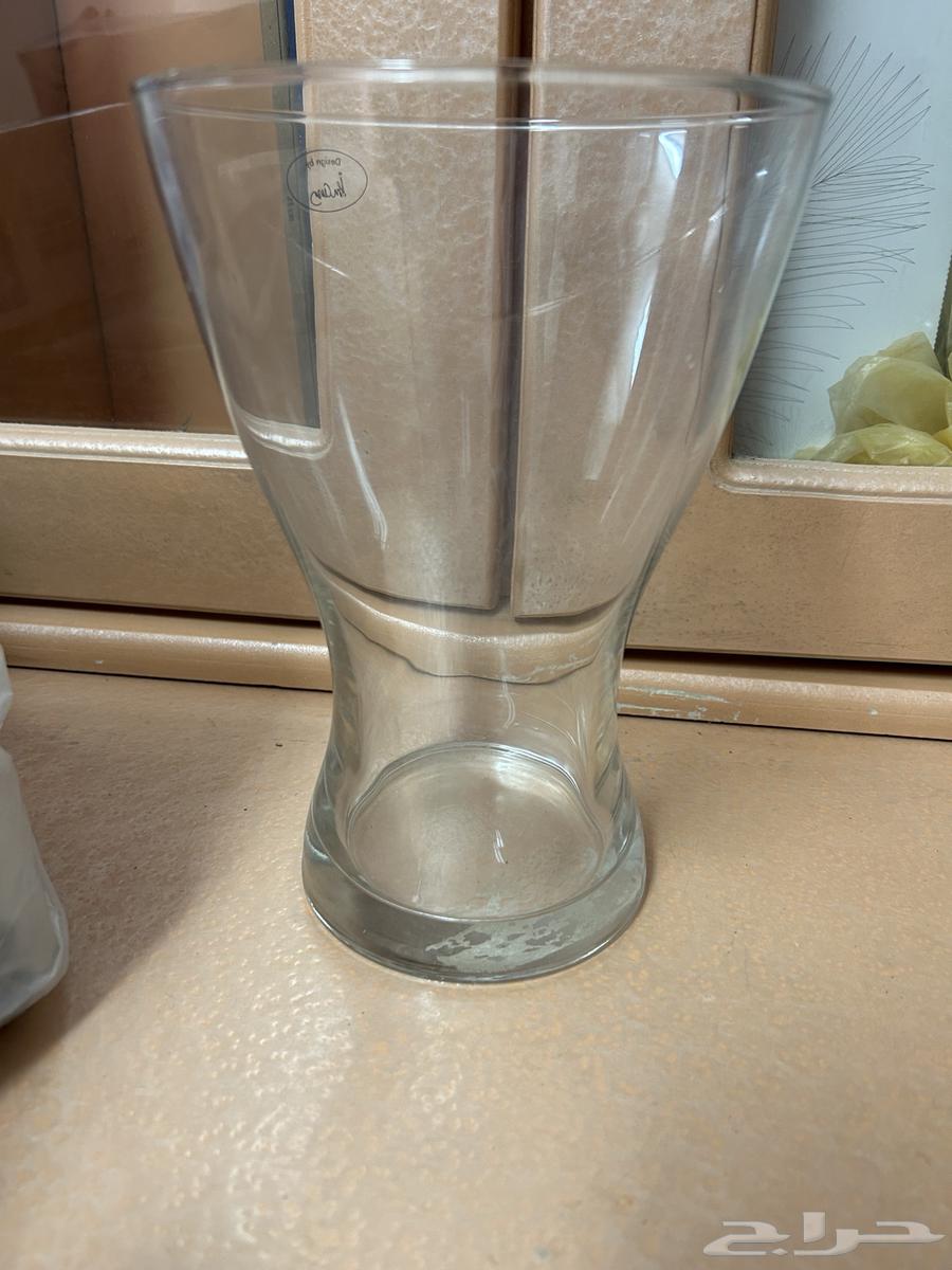 Glass vases and old traditional clock box64552120213122113