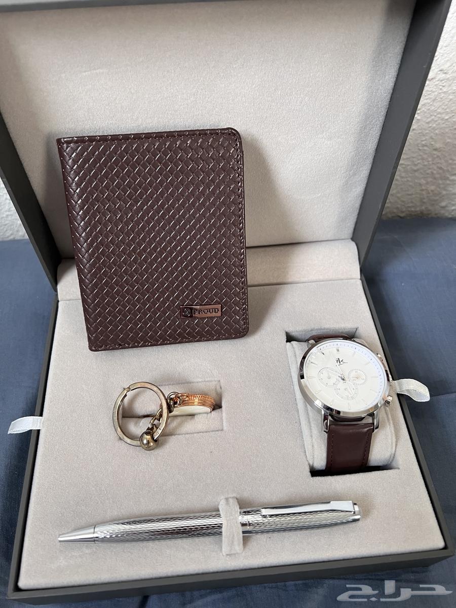 Watch, pen, medal, and wallet set64553356176387110