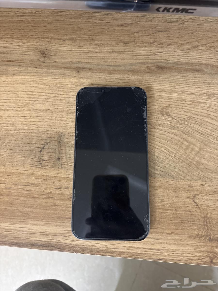 The phone doesn't complain about anything, but the crack at the back64549023074817111