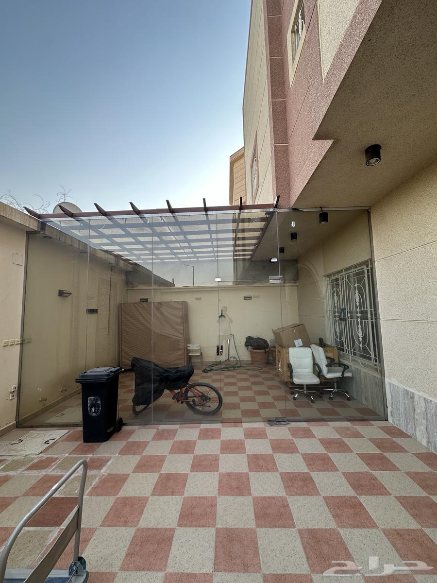 للبيع زجاج سكيريت 5.5 في تقريبا 4 متر مع مظلة حديد64552760839041111