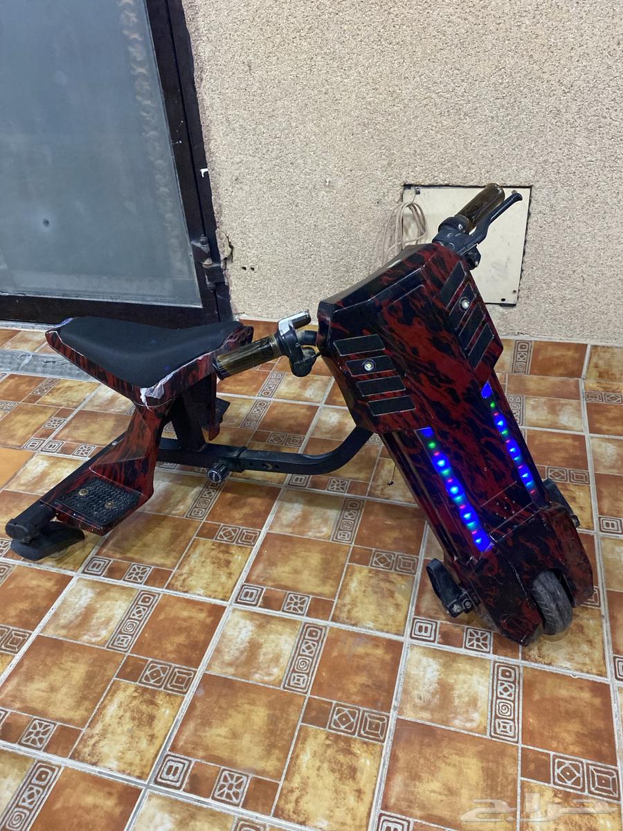 سكوتر كهربائي مع كرسي للبيع   . بطارية ممتازة64552859772419111