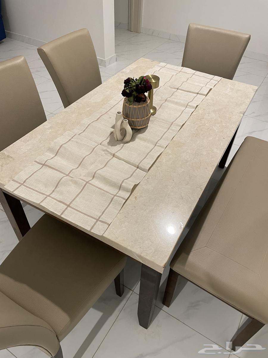 للبيع طاولة طعام من هوم سنتر64547165843458114