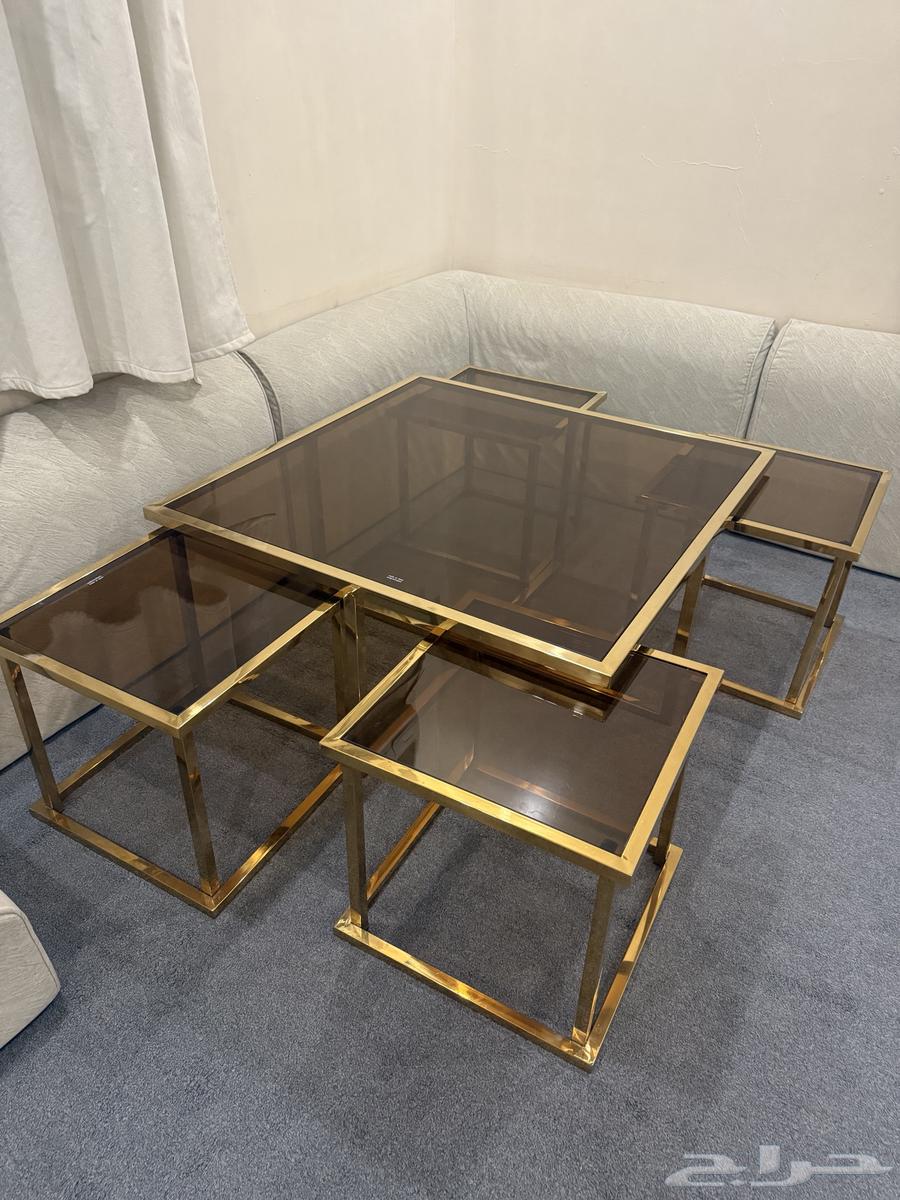 Serving Table64550332463618112