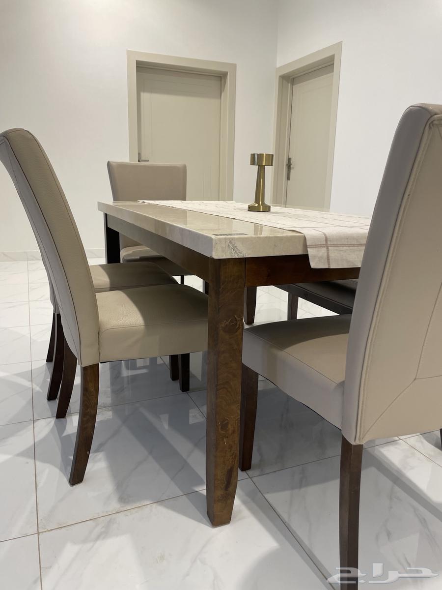للبيع طاولة طعام من هوم سنتر64547165843458112