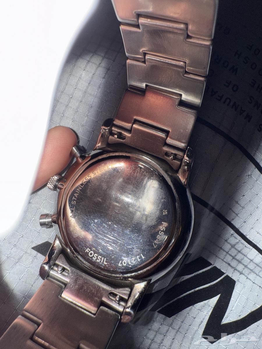 Fossil watch, steel, worth 800 riyals64548182689283112