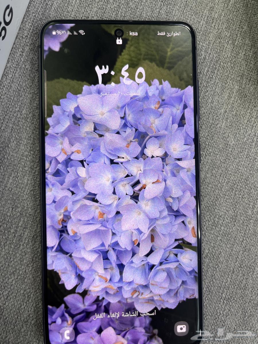 Samsung Galaxy S21 5G mobile phone. New mobile phone with no damage and never opened64548533250946113