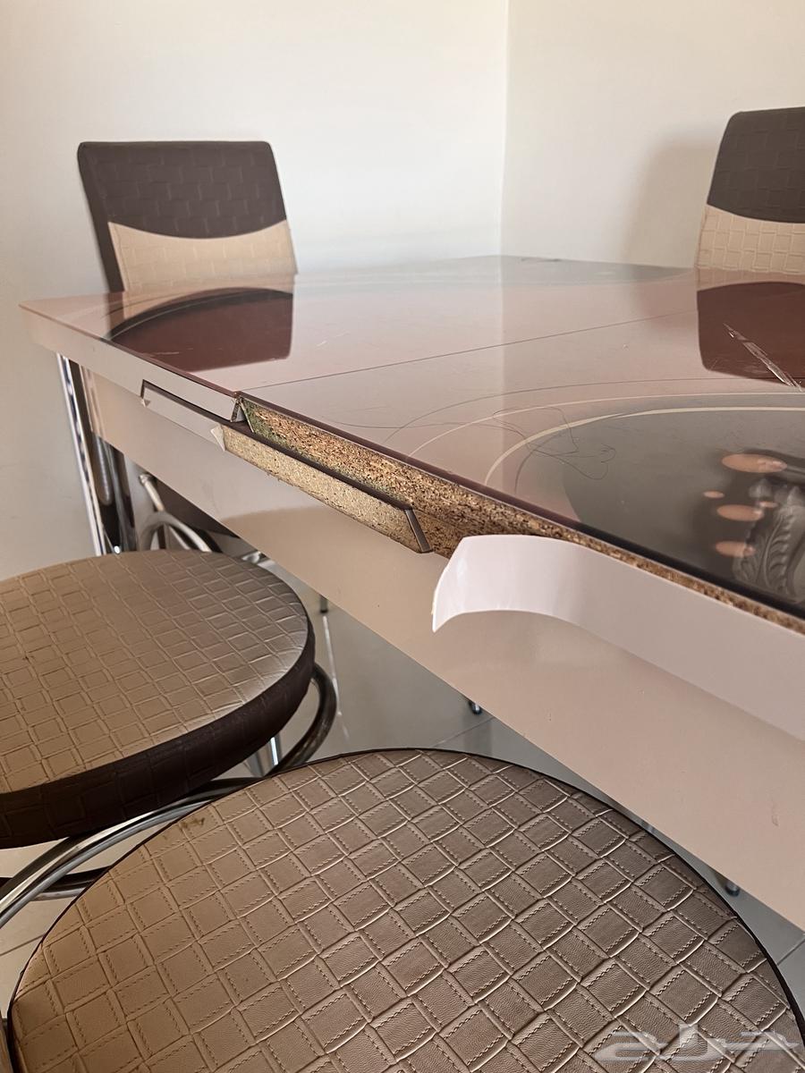 Dining table64547569273346112