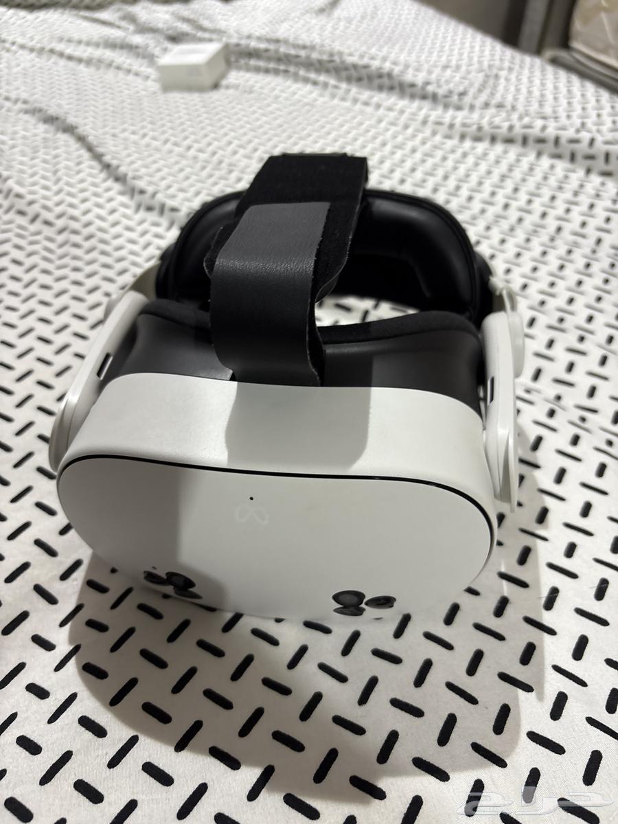 meta quest 3s 128 gig the device from noon with its box and head strap64548716733825110