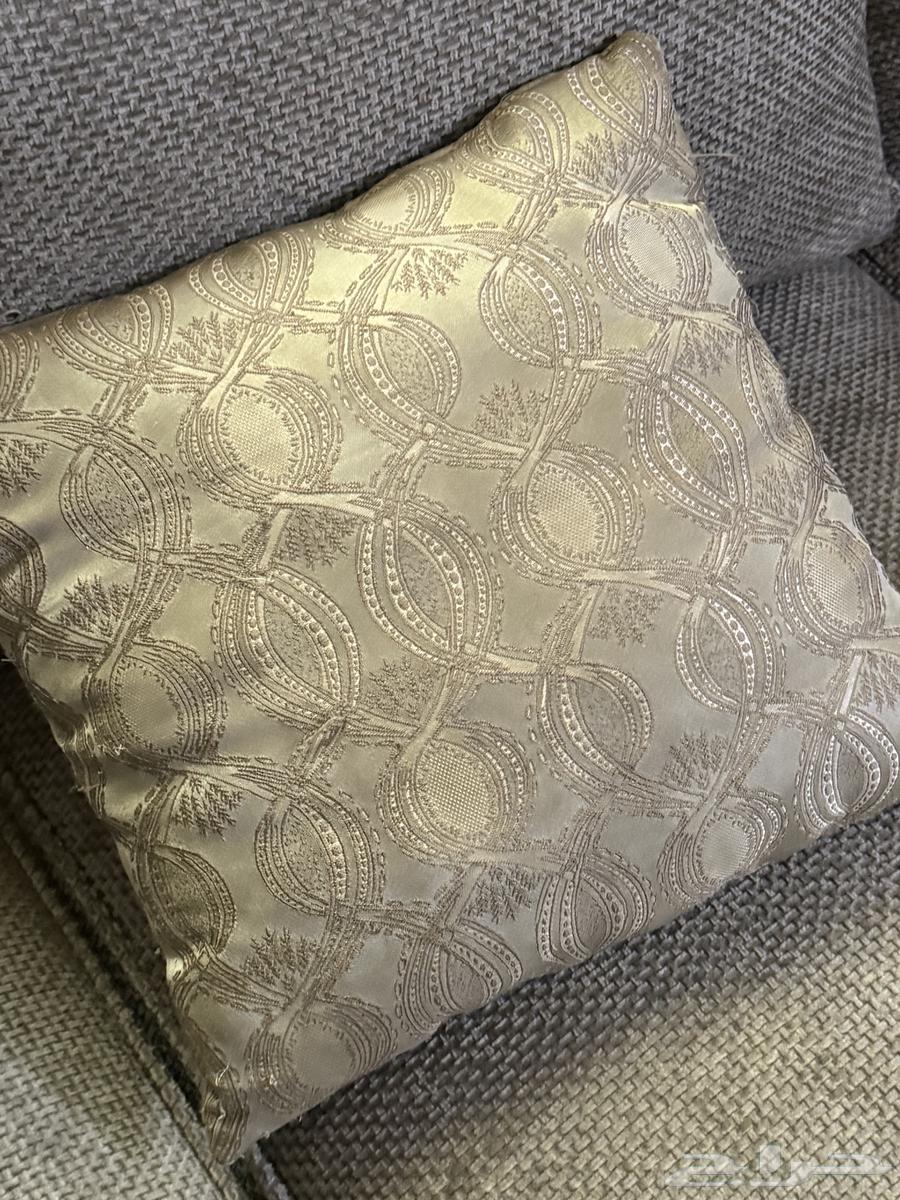 Used good condition L-shaped sofa, three pieces and curtain64548406484738114