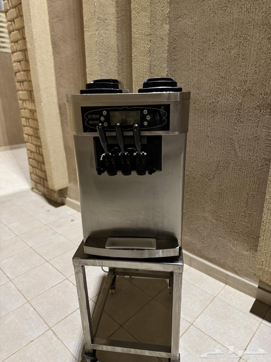 Ice cream machine64550974599554112