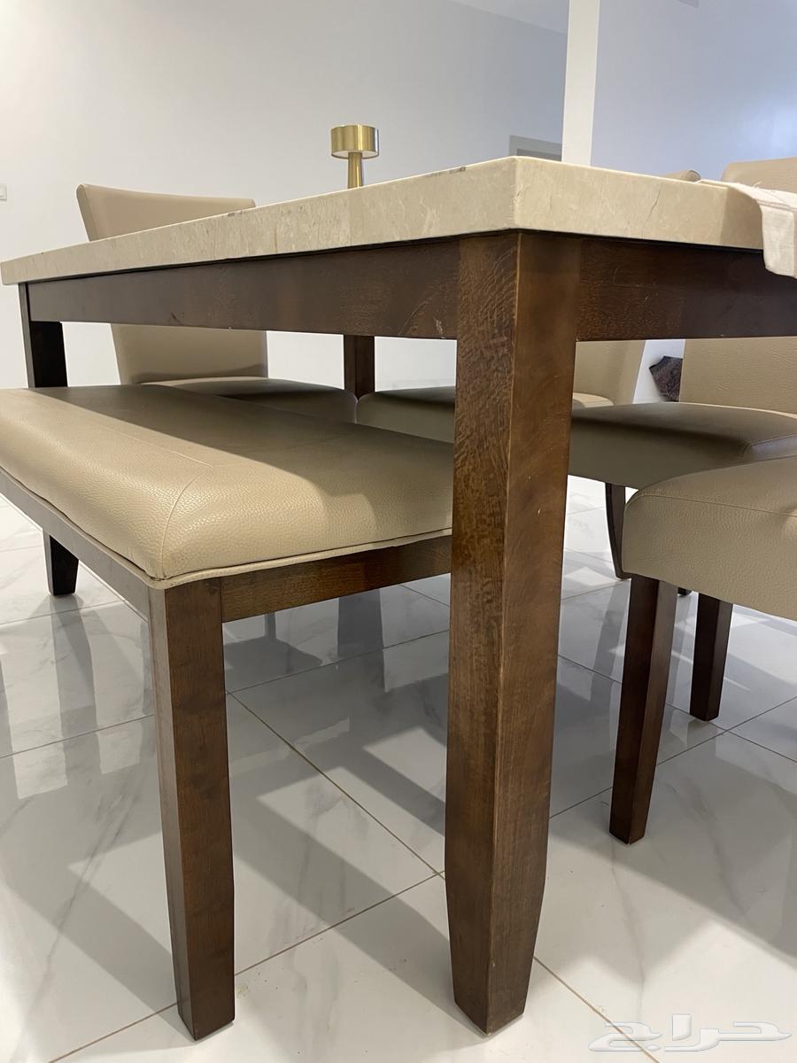 للبيع طاولة طعام من هوم سنتر64547165843458111