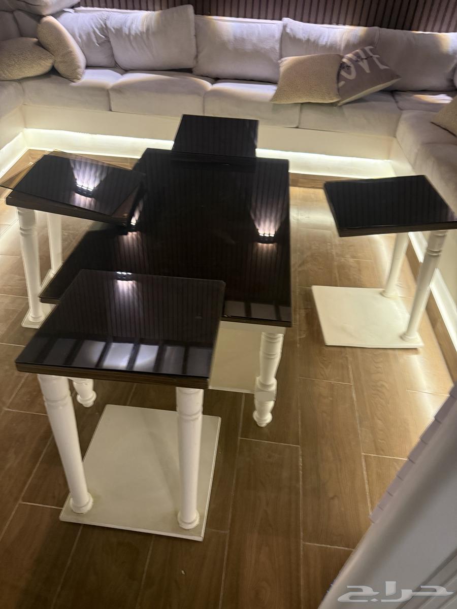 طقم طاولات خشب بني محروق بزجاج64552561989379112