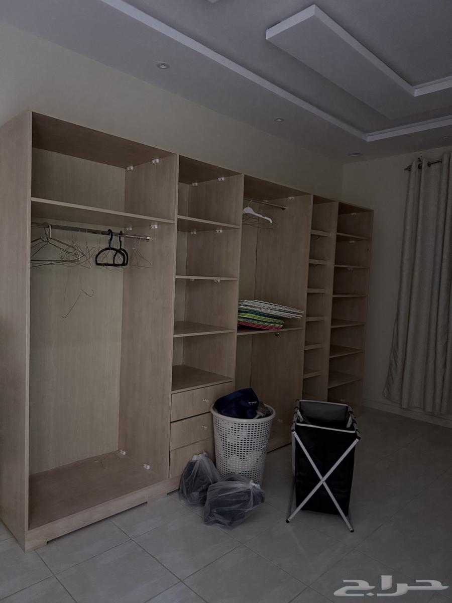 دولاب خشب استخدام سنة64553158320130110