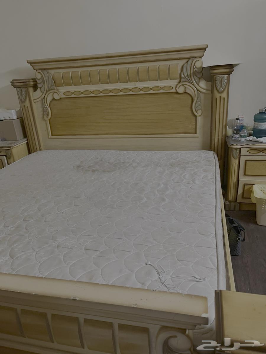 غرفة نوم كاملة للبيع بحالة ممتازة   سرير مع هذولا خشبي للب64549261357827111