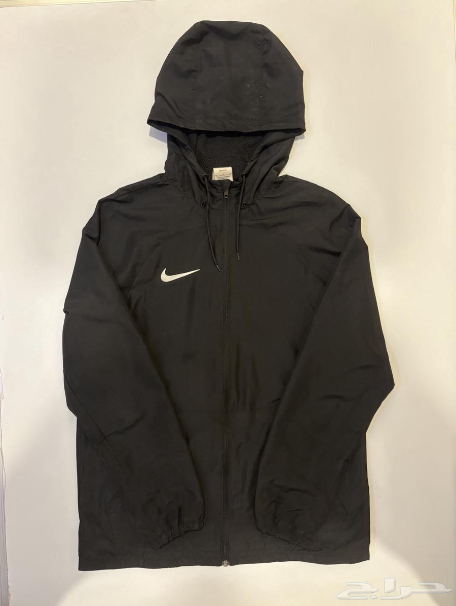 بلوفر صيفي أسود من Nike64552177652483110