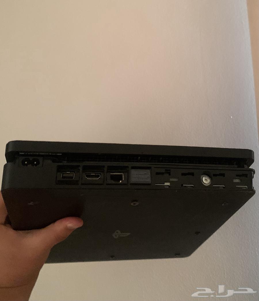 سوني فور نظيف ps4 مع يد جديده سعرها ب 200 كلهن ب600عرض خاص64537881990017114