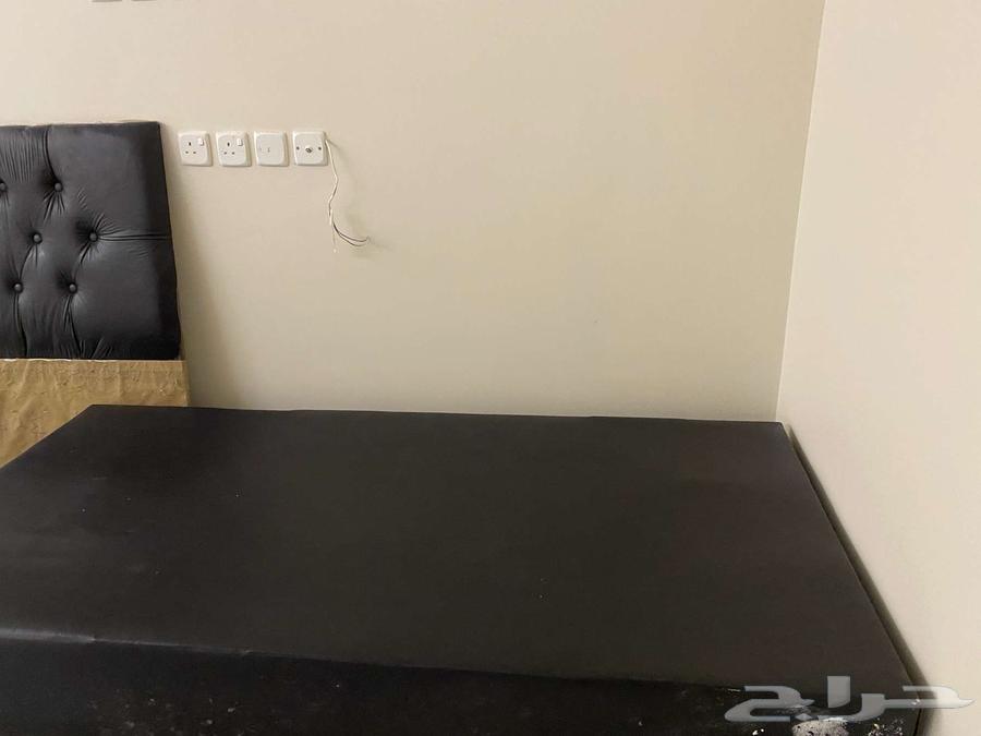 سرير لون اسود بحاله ممتازه جديد64551533176067110