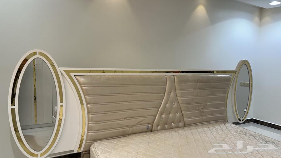 Bed head, stands, and brooms64547902293505111