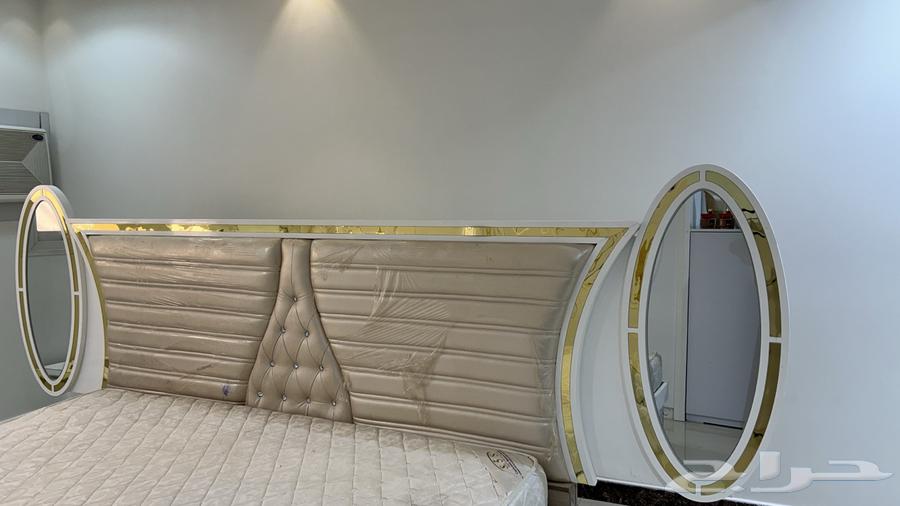 Bed head, stands, and brooms64547902293505112