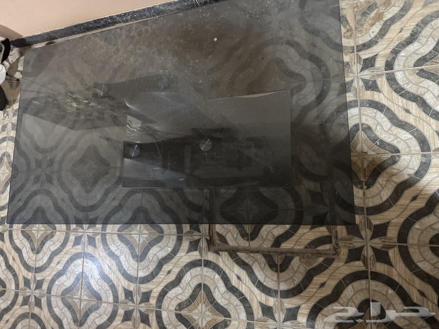 Selling new and clean chandeliers with no damage, and a clean glass table also without any breakage64546346317441113