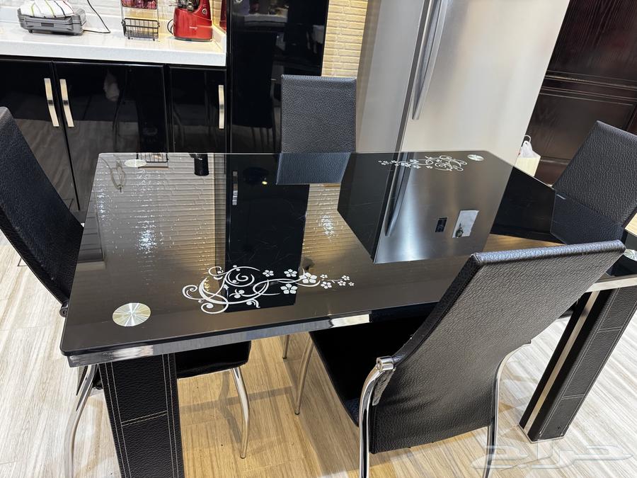 طاوله مع 4 كراسي اسود جلد64544086682627110