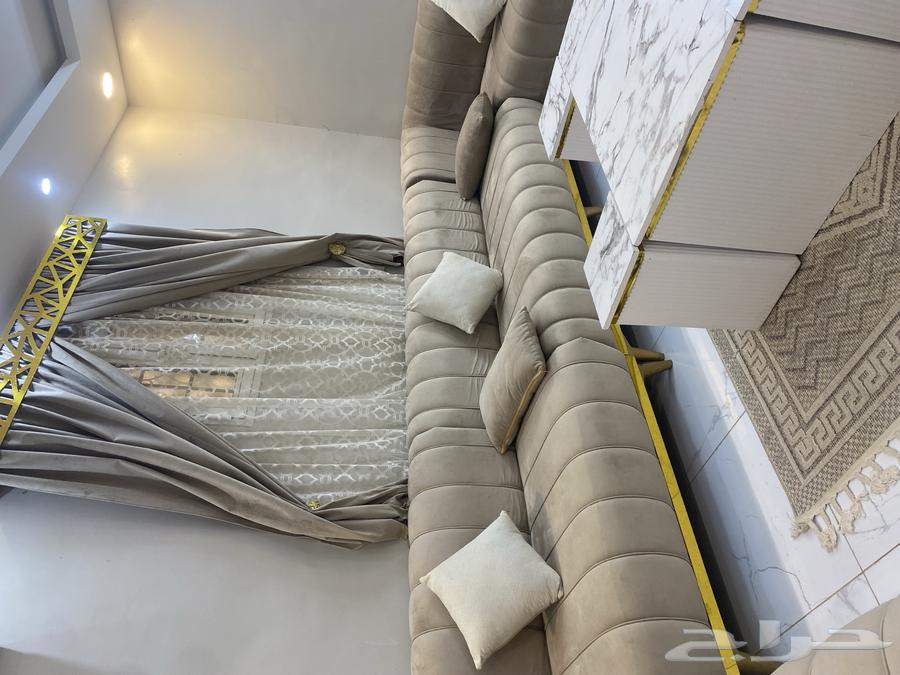 Sofa for sale, very clean, 4 by 5 with curtain64549303675905112