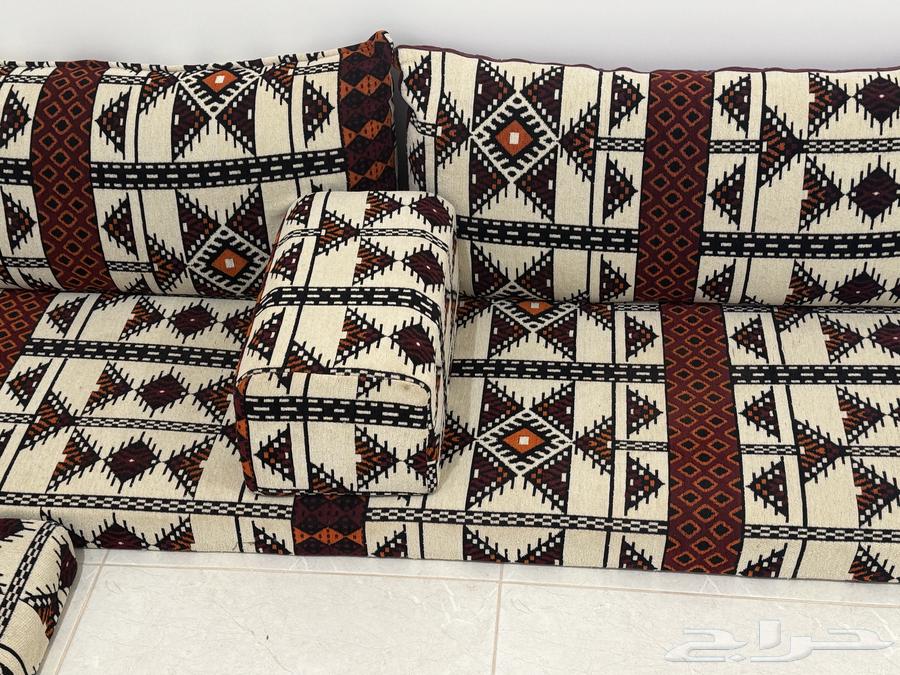 جلسات كراسي ومخاد لون حجازي نظيفه64545870408705113