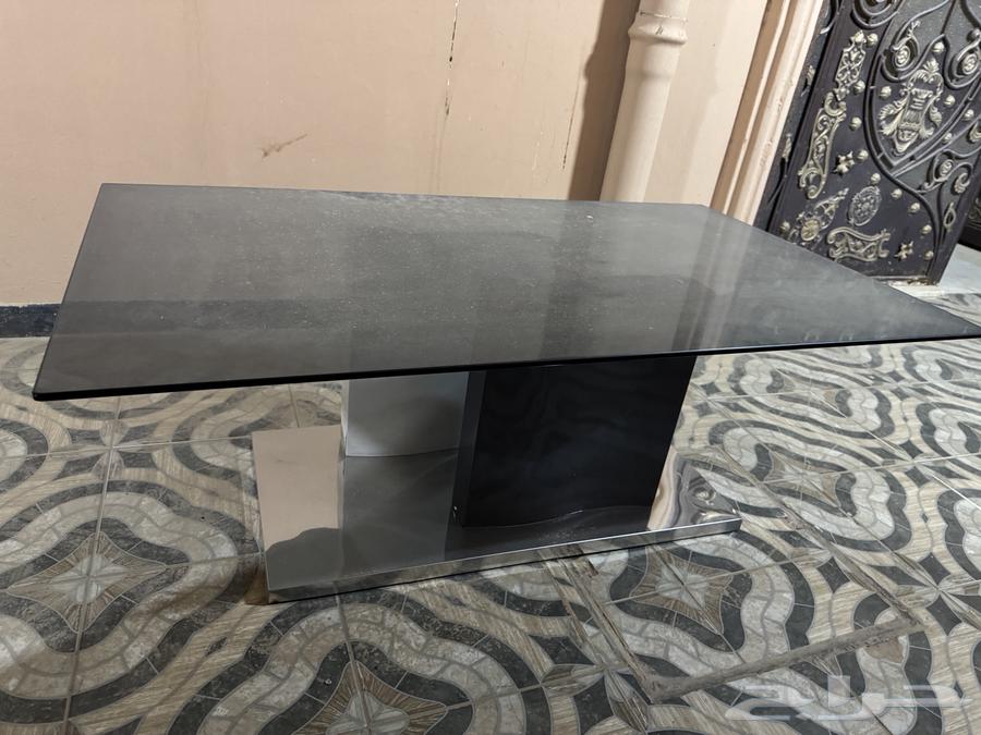 Selling new and clean chandeliers with no damage, and a clean glass table also without any breakage64546346317441112