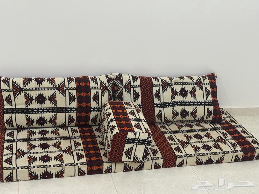 جلسات كراسي ومخاد لون حجازي نظيفه64545870408705112