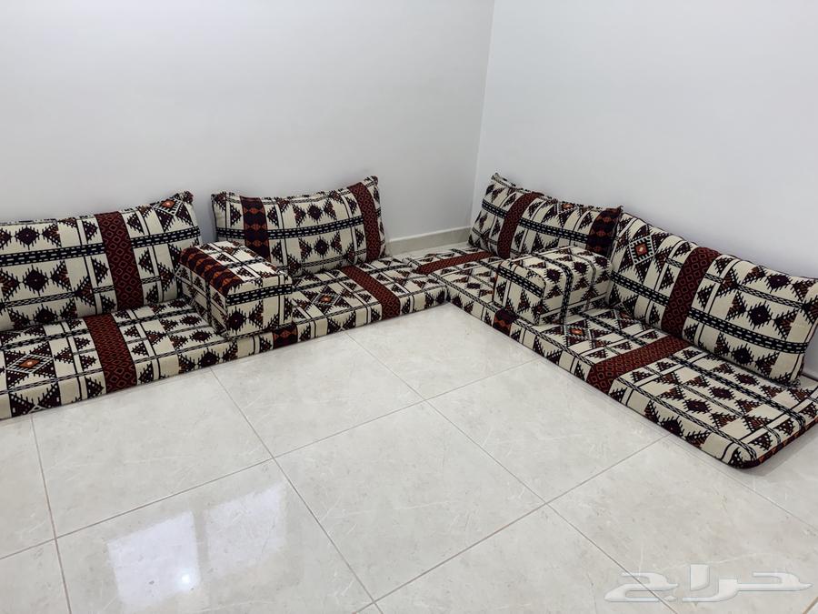 جلسات كراسي ومخاد لون حجازي نظيفه64545870408705110