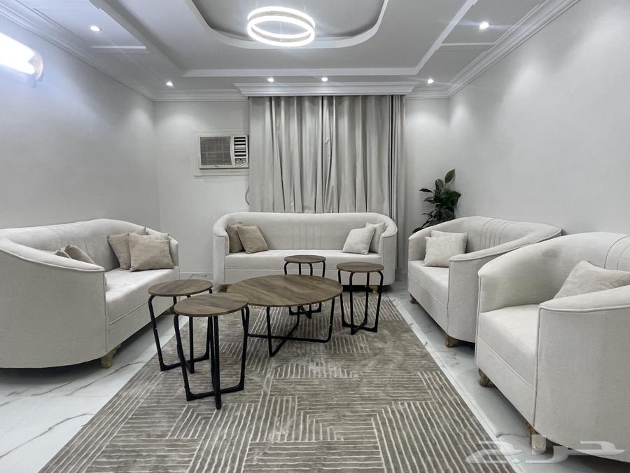 New and clean beige 8-person sofa with tables and mat64550560275074110