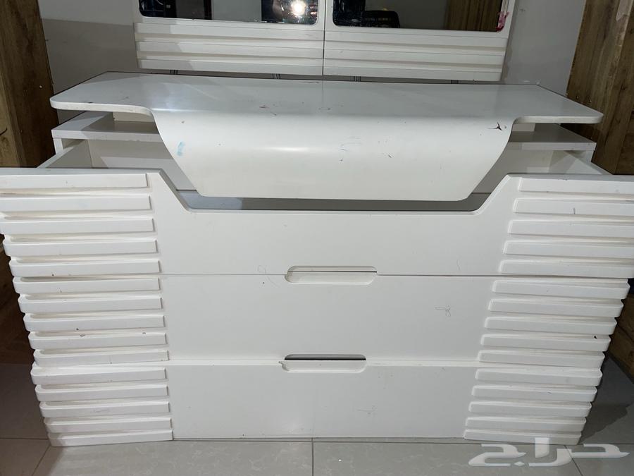 Table for sale, asking price 250. Reason for sale: too big64552406353411111