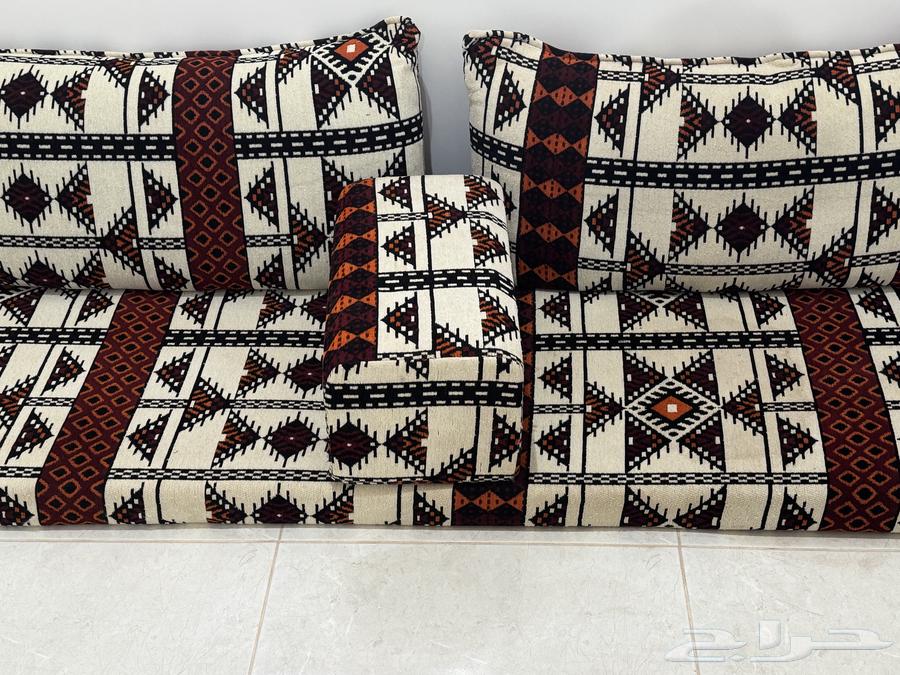 جلسات كراسي ومخاد لون حجازي نظيفه64545870408705114