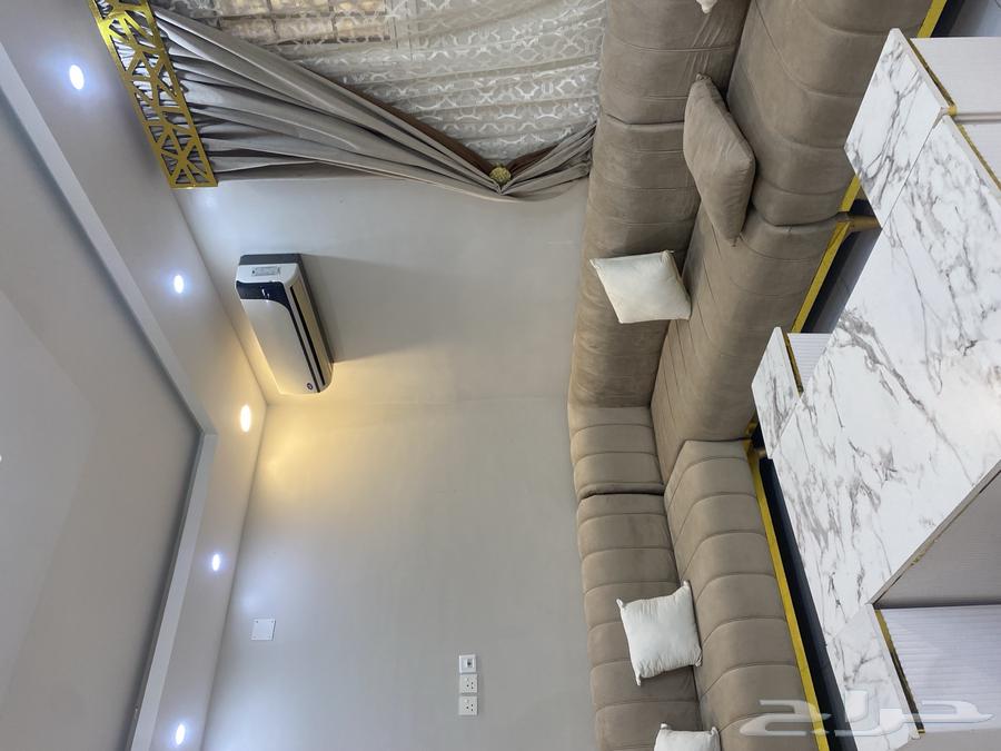 Sofa for sale, very clean, 4 by 5 with curtain64549303675905111