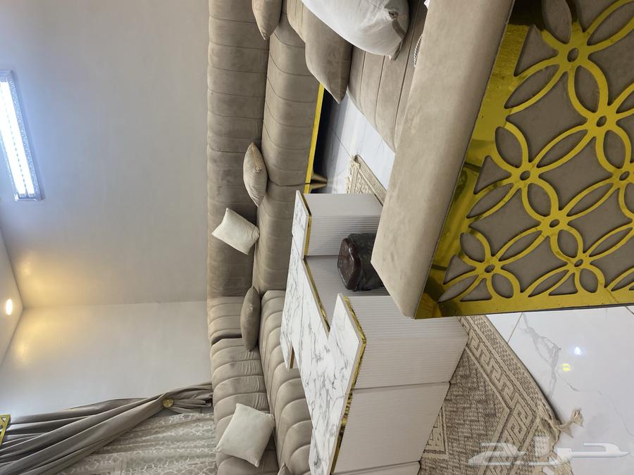 Sofa for sale, very clean, 4 by 5 with curtain64549303675905110