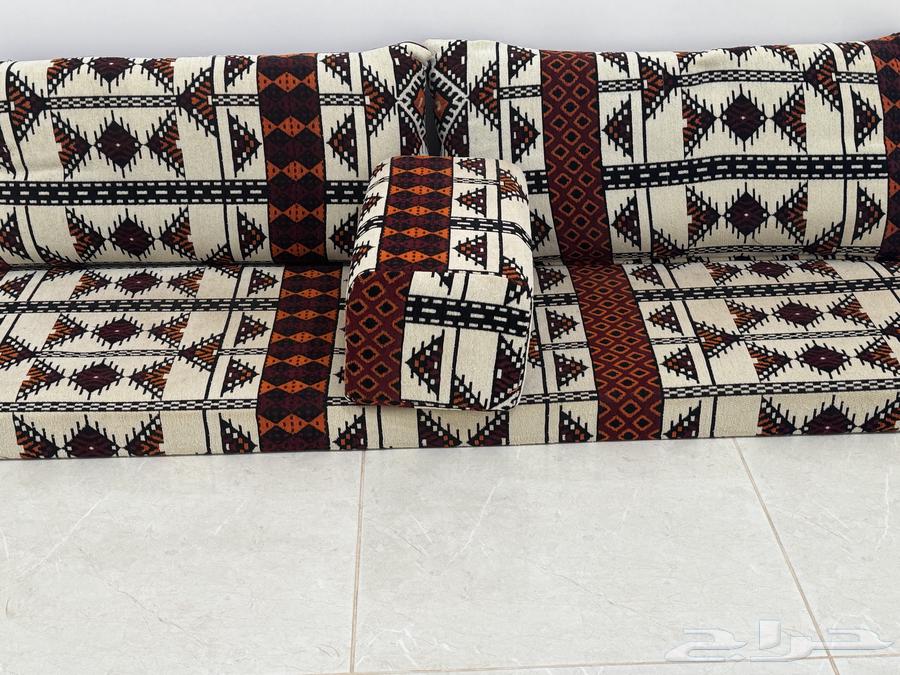 جلسات كراسي ومخاد لون حجازي نظيفه64545870408705111