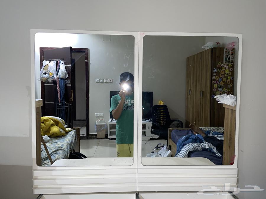 Table for sale, asking price 250. Reason for sale: too big64552406353411112