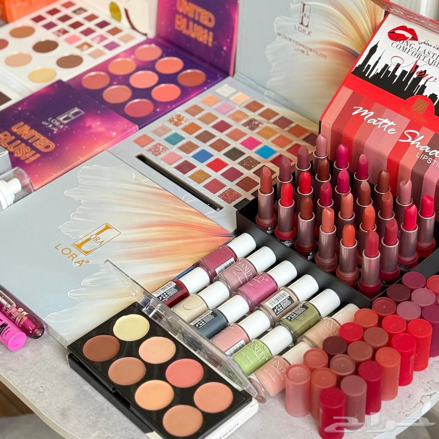 Two complete makeup sets for the price of one64544129029250113