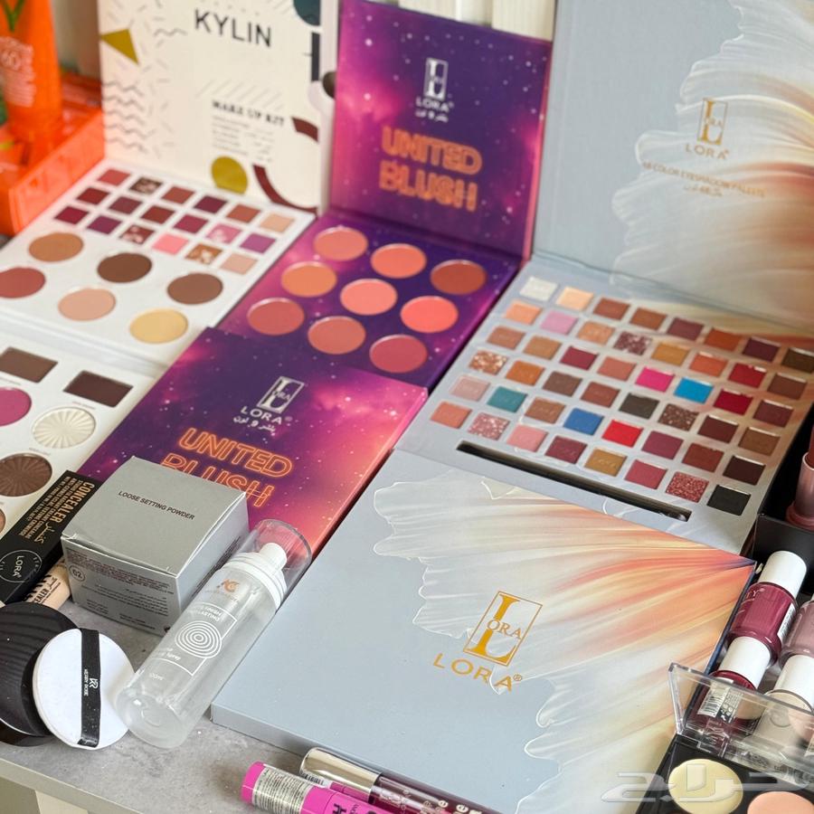 Two complete makeup sets for the price of one64544129029250112