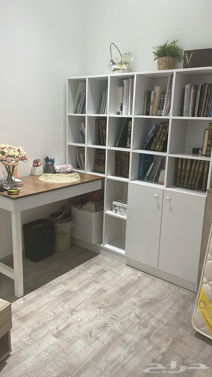 مكتب ومكتبه ابيض وخشبي مع ادراج64553257335298111