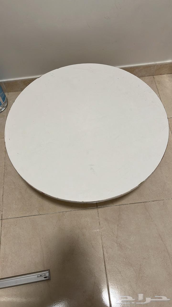 طاولة و دولاب شاشة للبيع64553356055041110