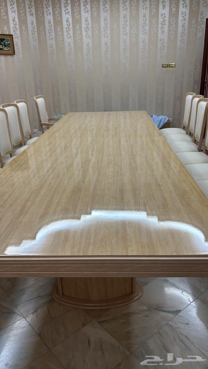 Dining table64549514265730112