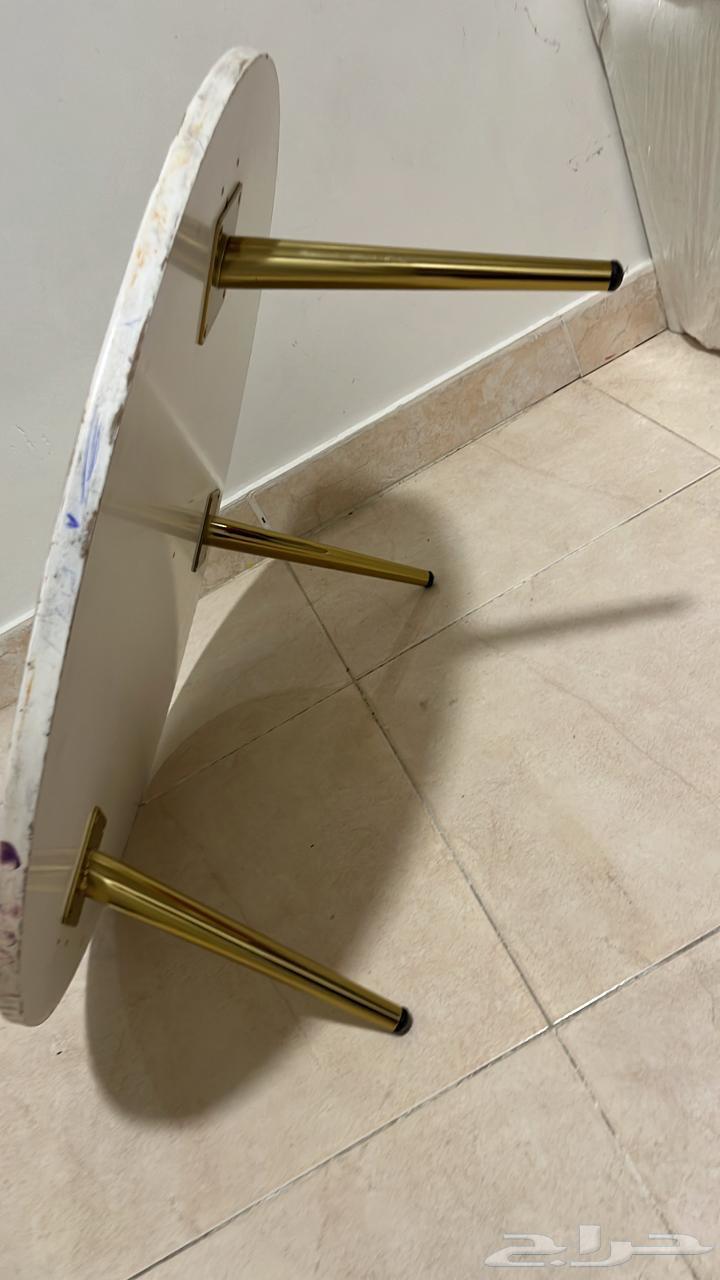 طاولة و دولاب شاشة للبيع64553356055041111