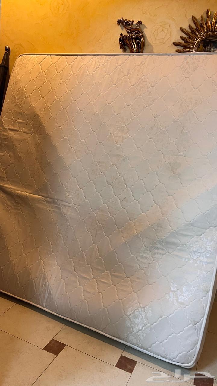 King-size bed from Qasr Al Saraya64548056250241112