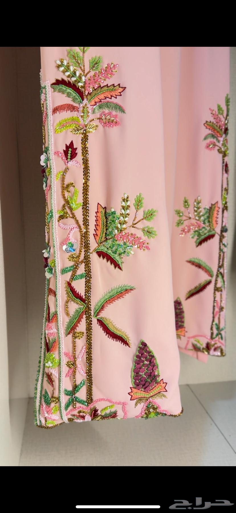 فستان من المصممه عائشه العمانيه64548841860867113