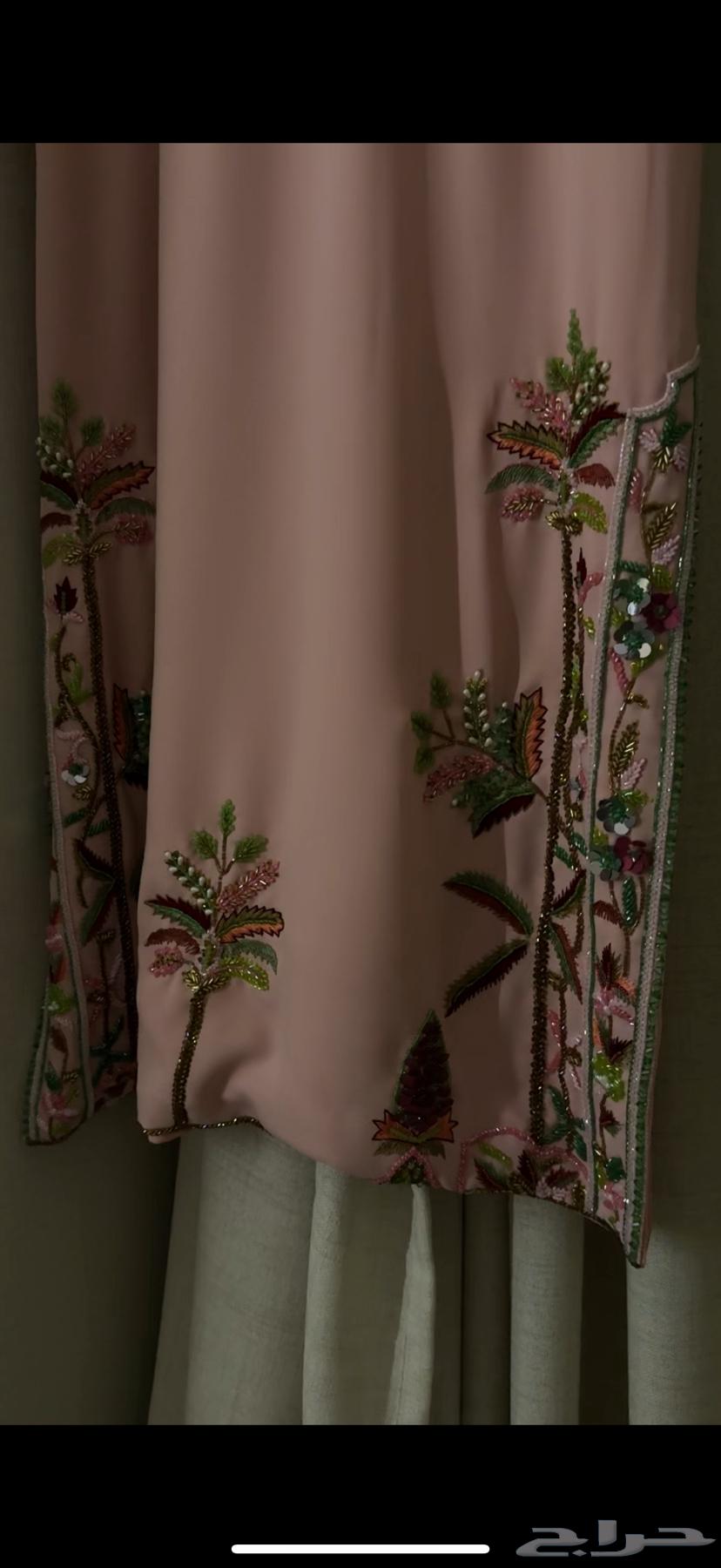 فستان من المصممه عائشه العمانيه64548841860867112