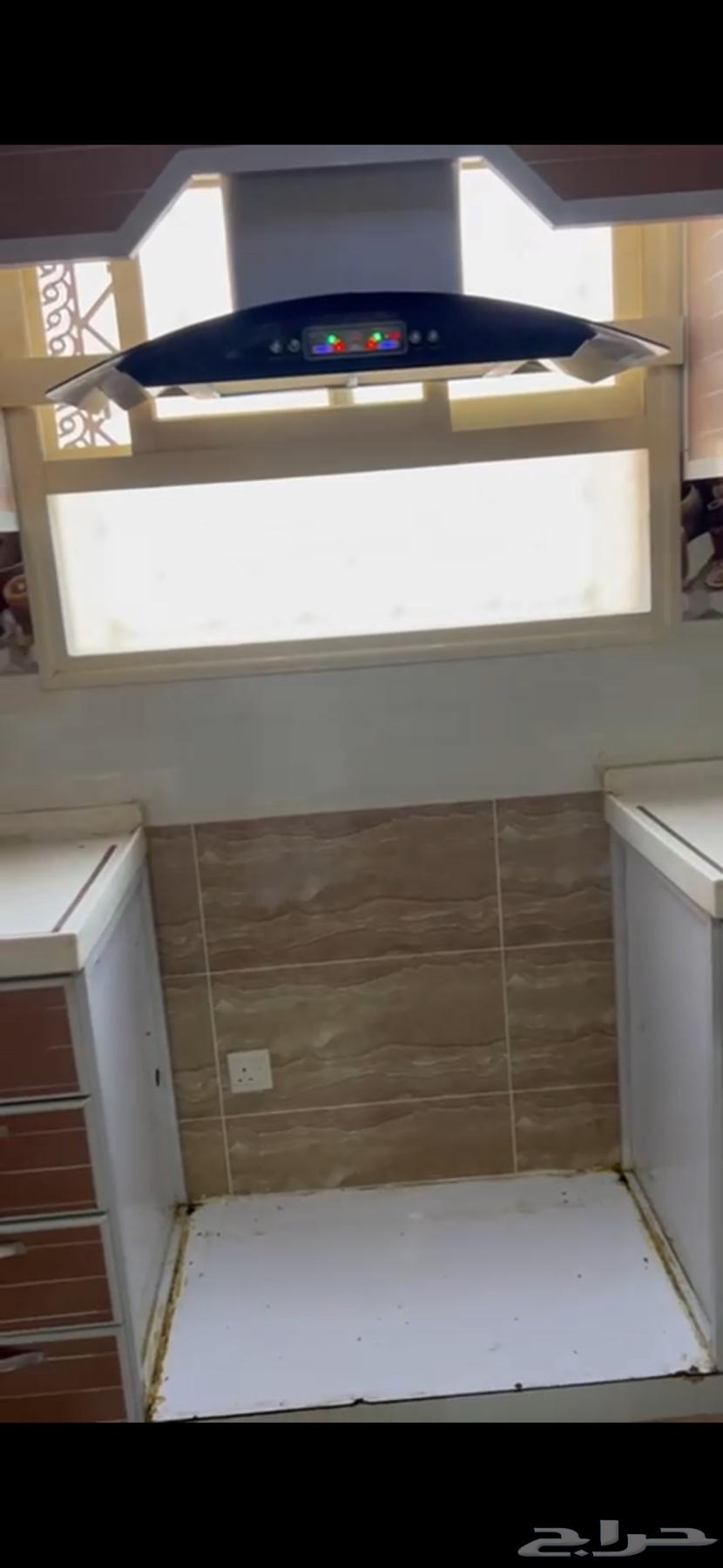 مطبخ للبيع شبه الجديد اربعة في ثلاثه ونص في مترين في مترين64547304980738112