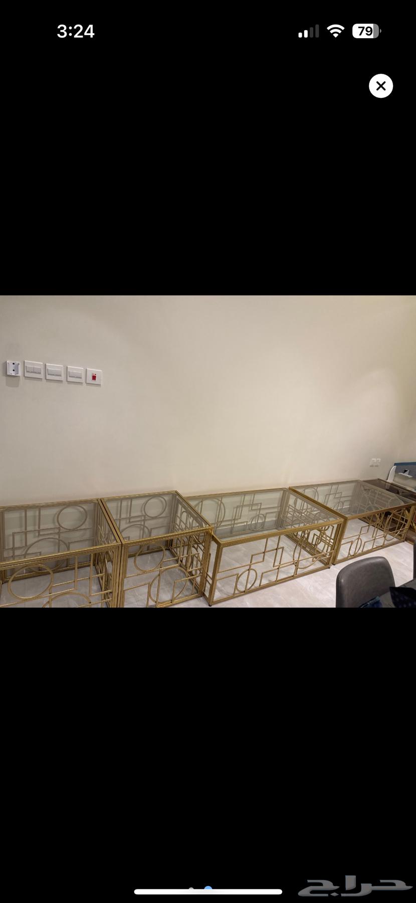 للبيع طاولتين قهوه وطاولتين جانبيه و5 طاولات خدمة64548434631810110